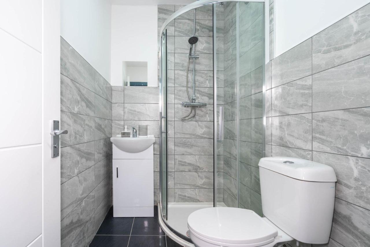 Sky One Bedroom Modern 5 *