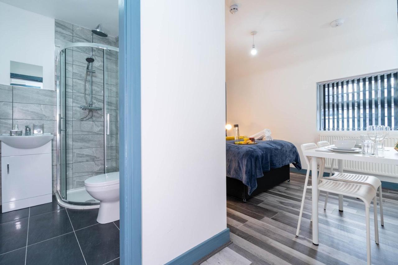 Sky One Bedroom Modern 5 Apartment *